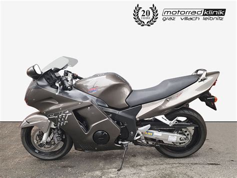 Gebrauchte Honda CBR 1100 XX Super Blackbird Silber Teilzahlung 79