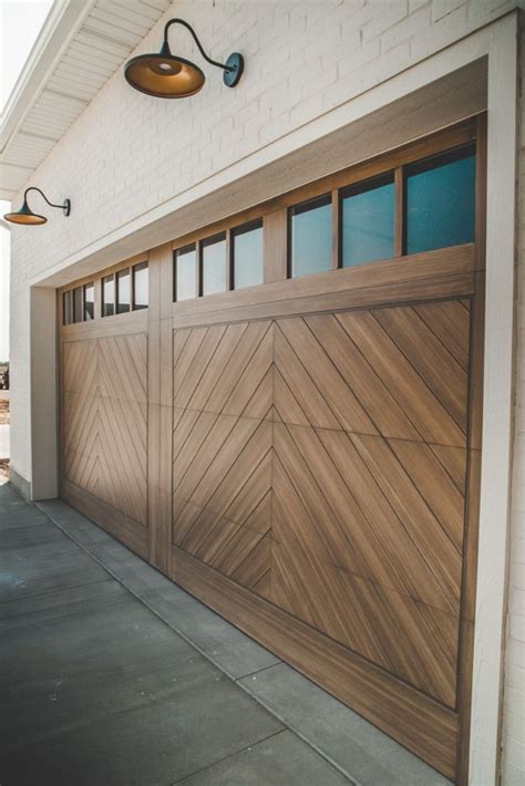 Shoreline Series By Vidor Garage Door In 2024 Garage Doors Modern