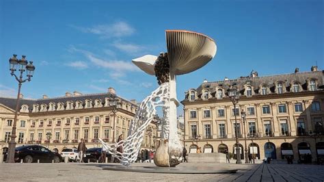 Pour Art Basel un champignon de 3 mètres de haut a fait son apparition