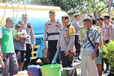 Bpbd Salurkan Bantuan Air Bersih Bagi Warga Kota Kupang