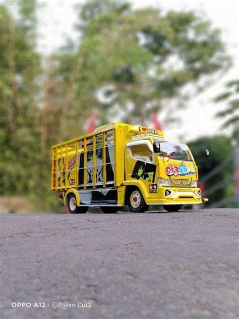 Miniatur Truck Oleng Mainan Anak Bos Kecil Warna Kuning Variasi Bisa