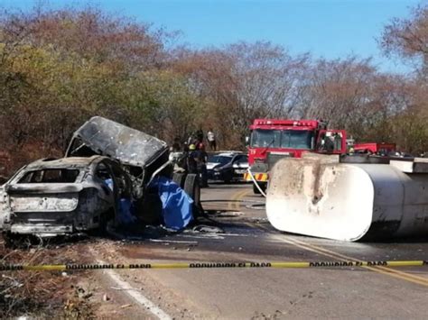 Choque Entre Camioneta Y Pipa De Agua