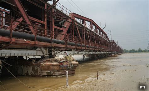 Yamuna Water Level Crosses Warning Mark In Delhi Again