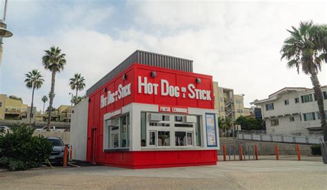 Hot Dog on a Stick to Reopen Muscle Beach Location - QSR Magazine