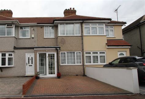 3 Bedroom Terraced House For Sale First Avenue Dagenham Rm10 9au