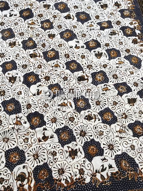 Jual Kain Bahan Baju Batik Tulis Pesisir Motif Ikan Klasik Latar Putih