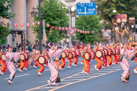 藩政時代から伝わる、幸呼ぶ舞い。「盛岡さんさ踊り」｜東北旅行・鉄道で行く、東北の旅｜日本の旅、鉄道の旅（jr東日本びゅうツーリズム＆セールス）