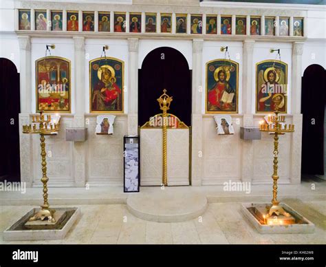 El altar de la capilla ortodoxa búlgara de la natividad de la Madre de