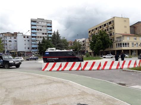 Mitrovica E Veriut Dhe Zve Ani Shpallen Zon Karantin