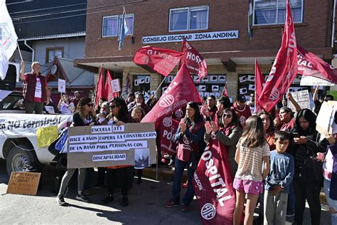 Docentes De Bariloche Cumplen Un Nuevo Paro Y Se Preparan Para Marchar