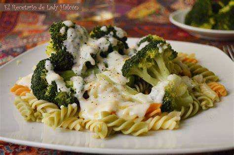 Pasta Con Pollo Y Champiñones En Salsa Bechamel Noticias De Pollo