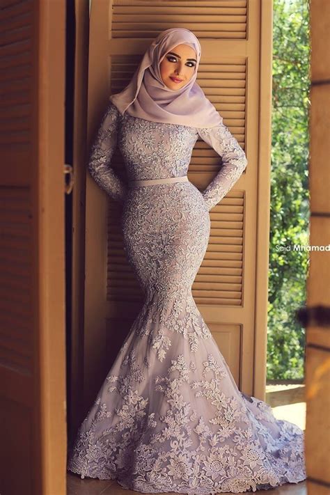 Très Belle Robe Hijab Montrant Toute La Féminité Robe Robe Musulmane Et Robe Soirée Longue