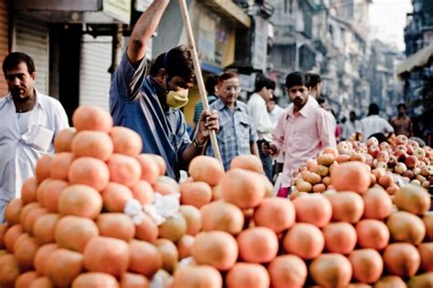 Mumbai Photographer: Bhuleshwar Market - Mumbai Street Photographer