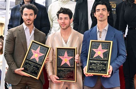 Los Jonas Brothers Recibieron Su Estrella En El Paseo De La Fama De