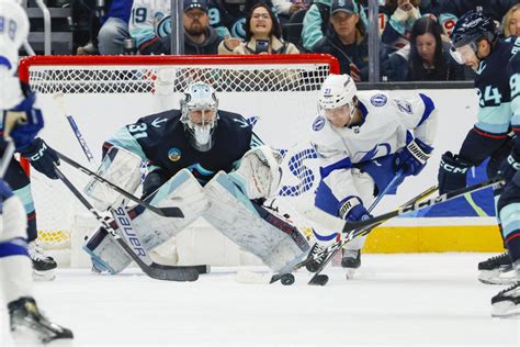 St Tzle Trifft Und Gewinnt Deutsches Duell Gegen Seider Grubauer