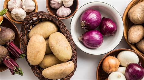 La razón por la que las patatas y las cebollas no deben guardarse en el