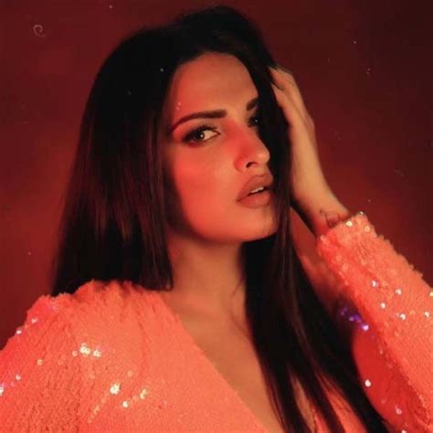 Bigg Boss 13 Wild Card Entrant Himashi Khuranas Bold Look Will Make