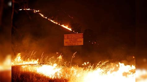 Fast Moving California Wildfires Threaten Tens Of Thousands Firstpost