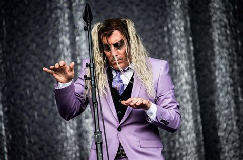 Tools Maynard James Keenan Dons Fake Breasts Lipstick At Florida