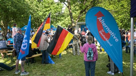 Umfrage AfD Anhänger halten am wenigsten vom Leben in Deutschland