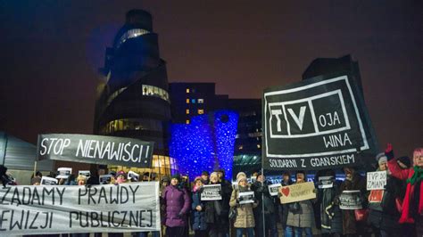 Protestujący pod TVP otrzymują groźby KO zawiadamia prokuraturę