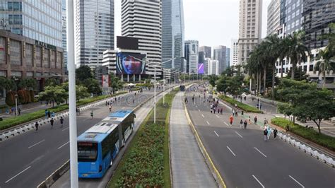 Car Free Day At The Jendral Sudirman Road On Sunday Morning In Jakarta