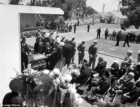 Marilyn's Funeral Back In 1962 - Marilyn Monroe Photo (41888657) - Fanpop