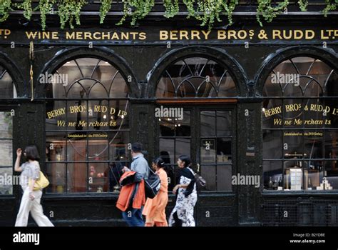 Merchant Shop 17th Century Hi Res Stock Photography And Images Alamy