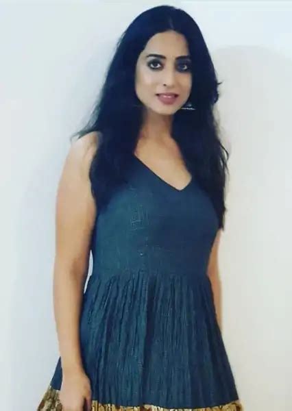 Mahie Gill Top 20 Hot Pics And Photo