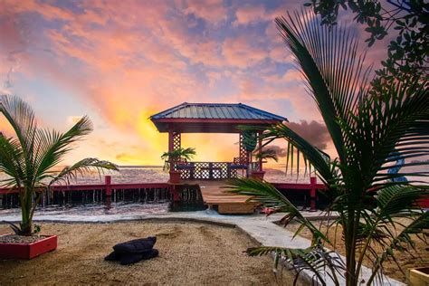 Bird Island (Belize) - Tropical Islands