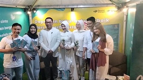 Mawar Putih Diberikan Ke Sejumlah Tamu Undangan Kerabat Dan Sahabat