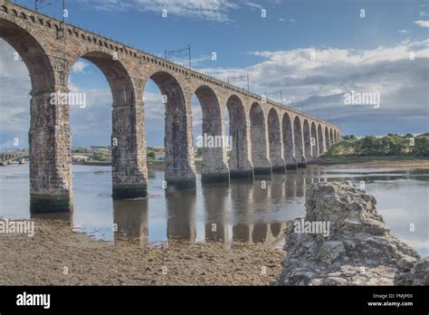 Berwick bridge hi-res stock photography and images - Alamy