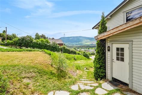 Stor Og Innholdsrik Enebolig Med Utleiedel Eiendommen Har En Sentral