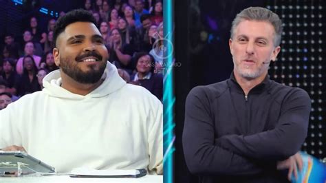 Luciano Huck fica sem graça após citar canal adulto no Dança dos