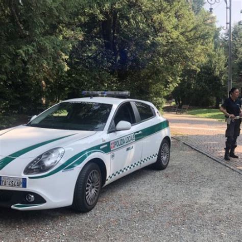 Biella Scappa Dopo L Incidente La Polizia Municipale Lo Identifica