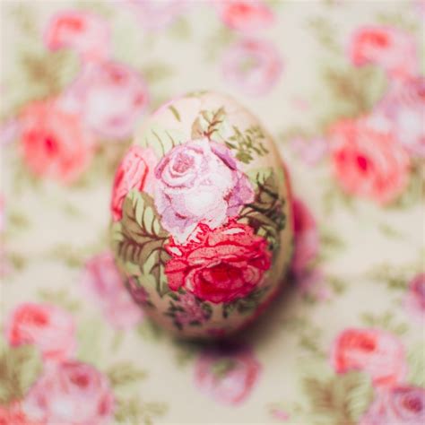 Free Photo Flower Decoupaged Easter Egg