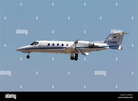 Learjet cockpit hi-res stock photography and images - Alamy