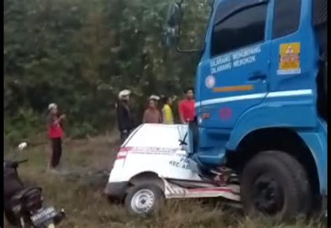 Tabrakan Maut Ambulance Vs Mobil Tangki Di Muara Enim Renggut Tiga