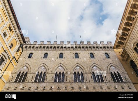 Banca monte dei paschi di siena hi-res stock photography and images - Alamy