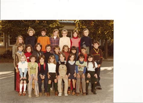 Photo De Classe Cm De Ecole Louise Macault Laon Copains D Avant