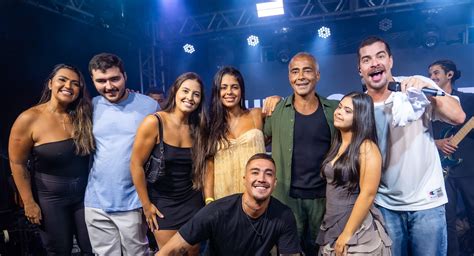 Romário comemora 58 anos ao lado da família em dois dias de festa na