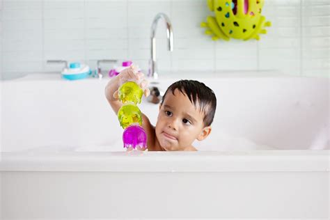 The Best Bath Toys to Keep Your Kids Entertained