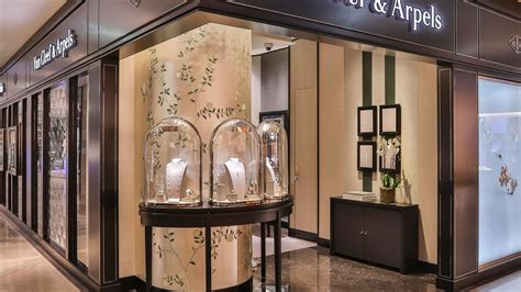 Paris Galeries Lafayette Van Cleef Arpels