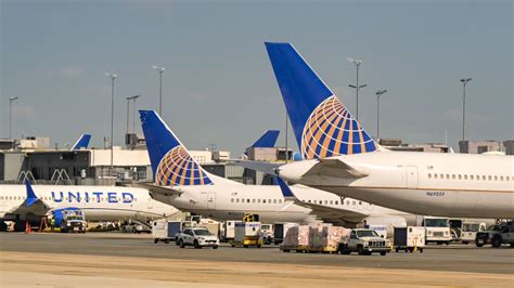 Big 3: How Much Do Pilots Earn At American, Delta & United Airlines?