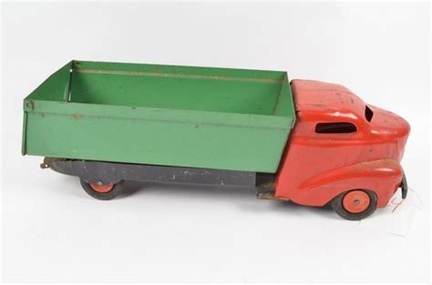 Wyandotte Toys Tin Litho Dump Truck : Lot 24