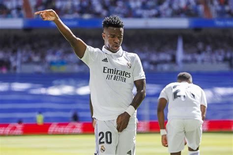 Vinicius Júnior seguirá bailando a pesar de racistas | AP News