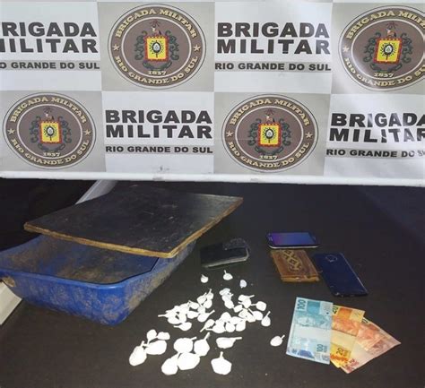 Traficante Antecedentes Preso Em Canela Buchas De Coca Na