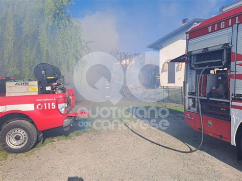 Pavone Canavese Prende Fuoco Una Legnaia Vicino Alle Case Pronto