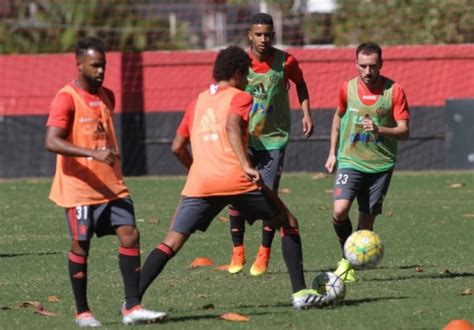 Flamengo treina pela última vez antes de viagem para Brasília