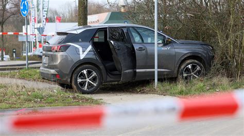 D Sseldorf Jugendliche Fl Chten Mit Gestohlenem Carsharing Auto Vor